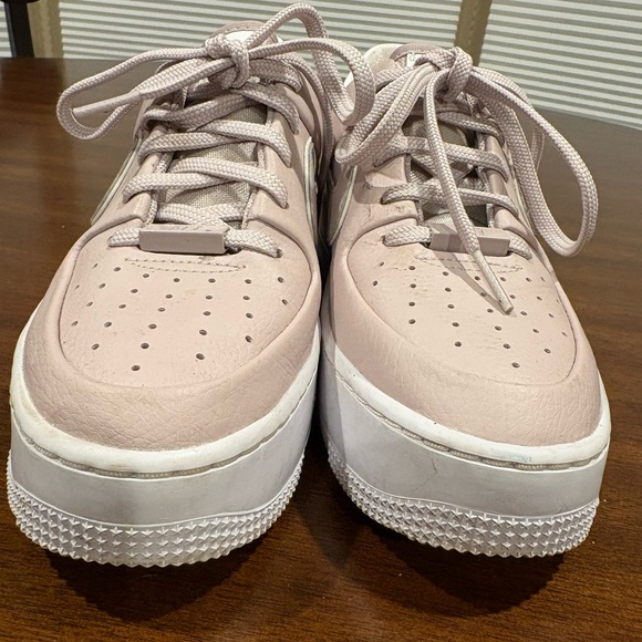 NIKE Women’s Air Force 1 Sage Low Pyschic Pink Leather Platform Sneakers - Picture 7 of 8